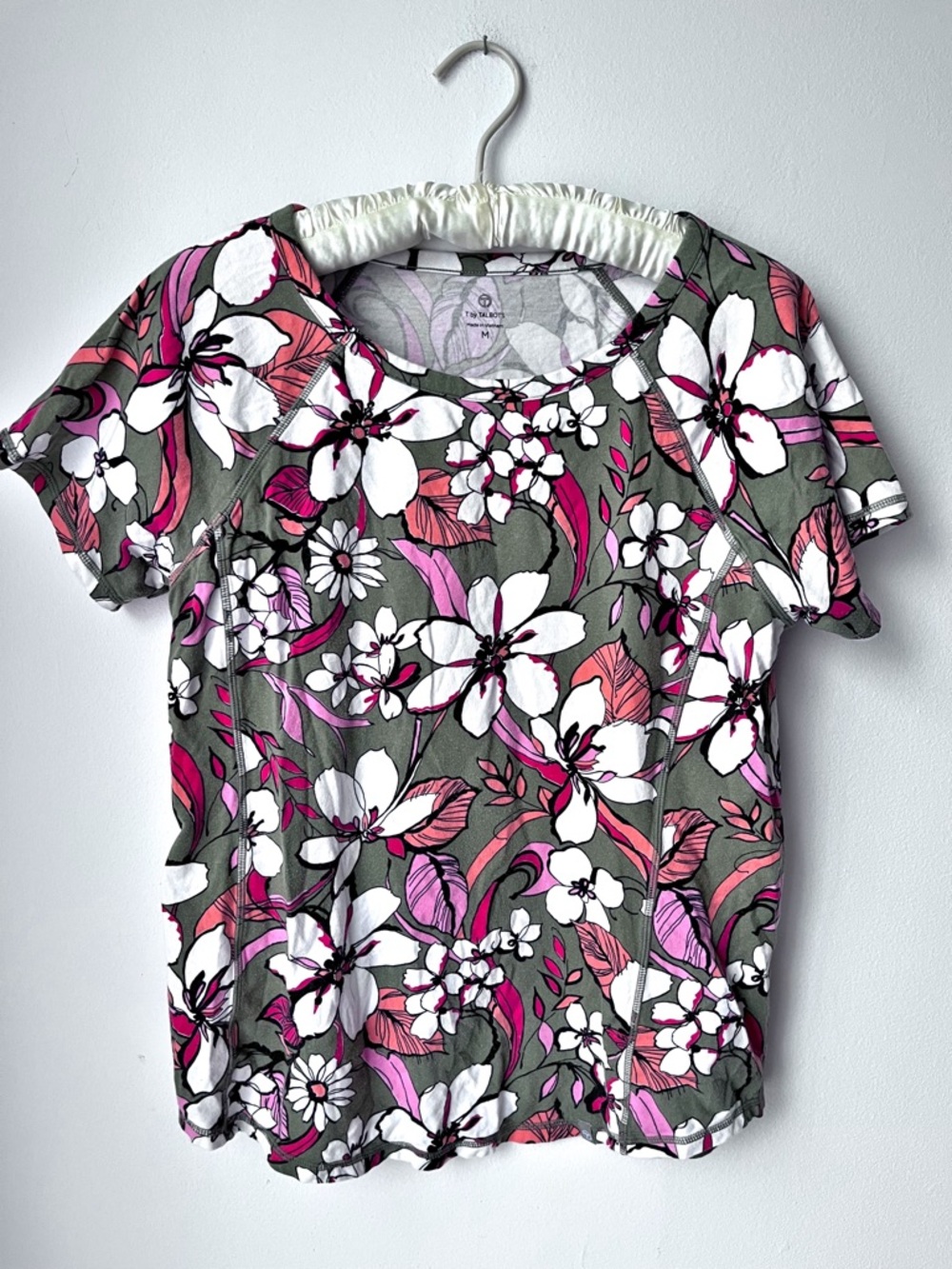 Talbots Floral T-Shirt Size Medium - Picture 9 of 10